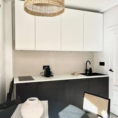 New Center Apartment *