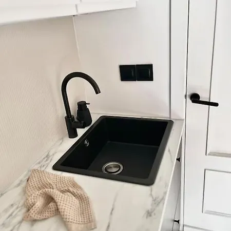 New Center Apartment *