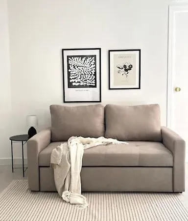 New Center Apartment *
