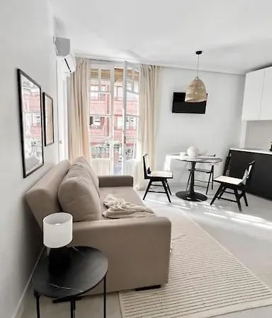 New Center Apartment *